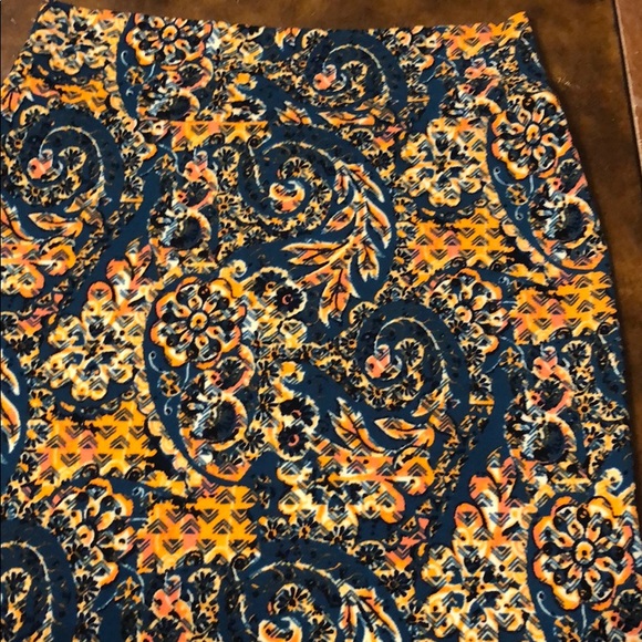 LuLaRoe Dresses & Skirts - Gorgeous Cassie Pencil Skirt